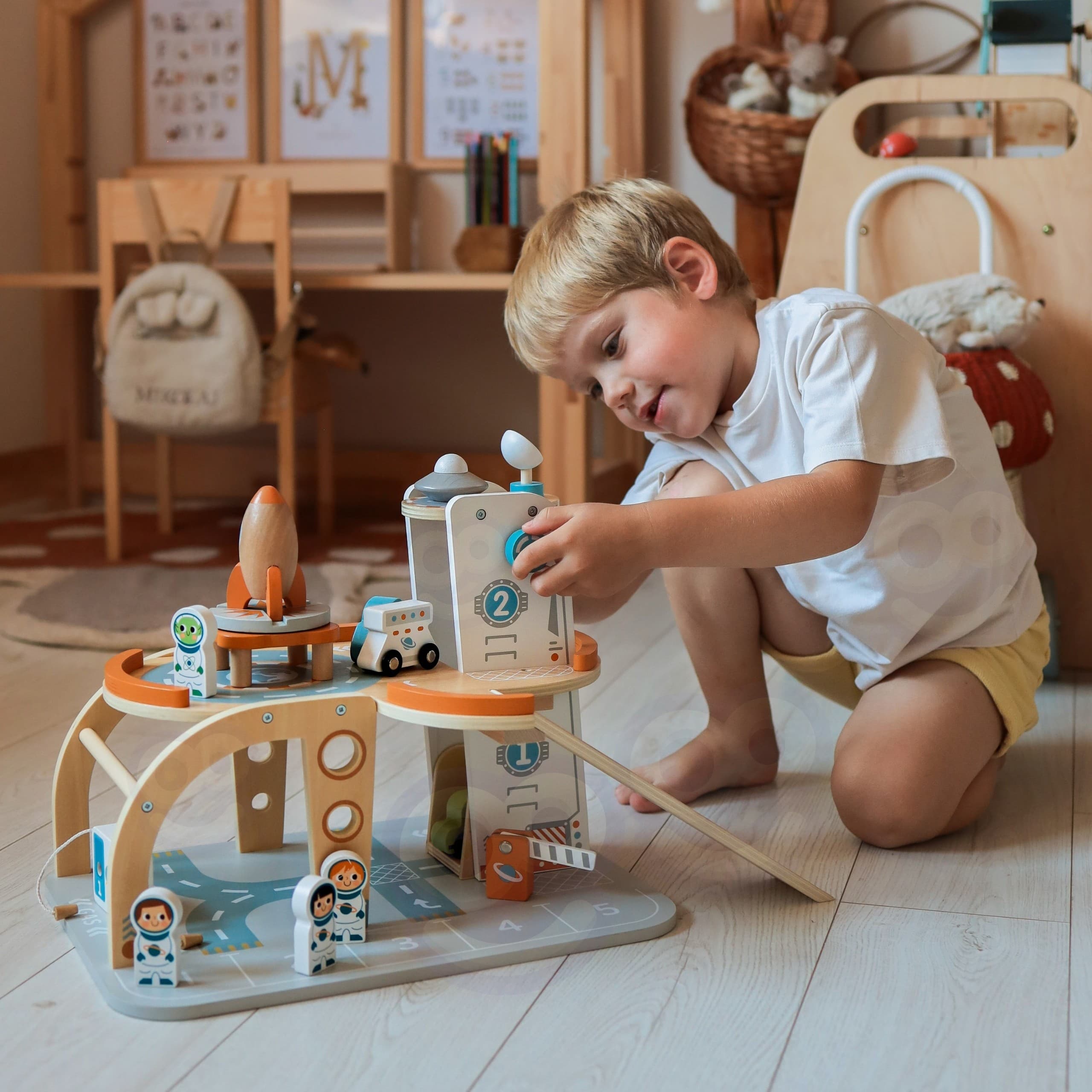 TOOKY TOY Drewniany Kosmiczny Parking  Stacja Kosmiczna