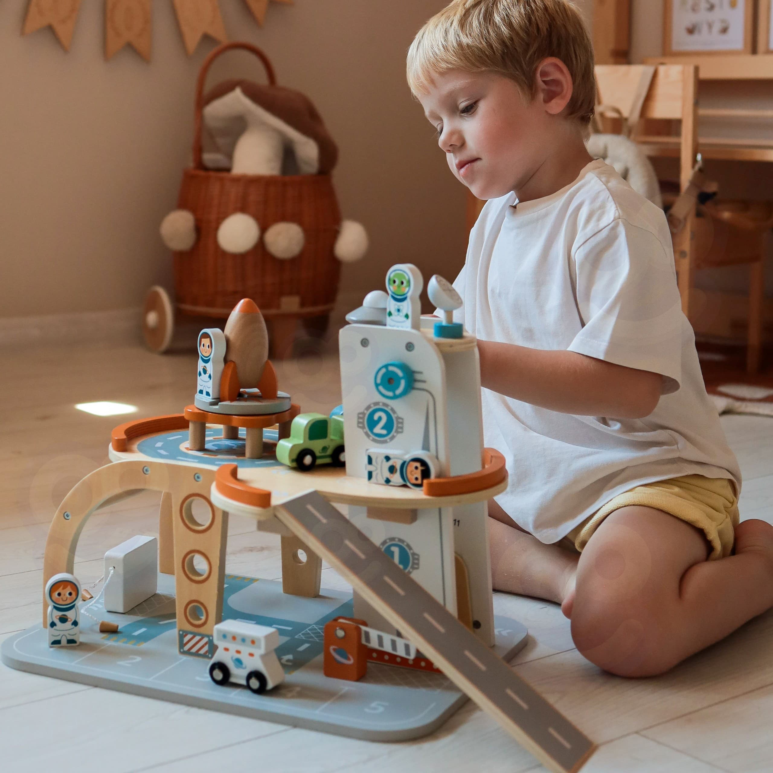 TOOKY TOY Drewniany Kosmiczny Parking  Stacja Kosmiczna