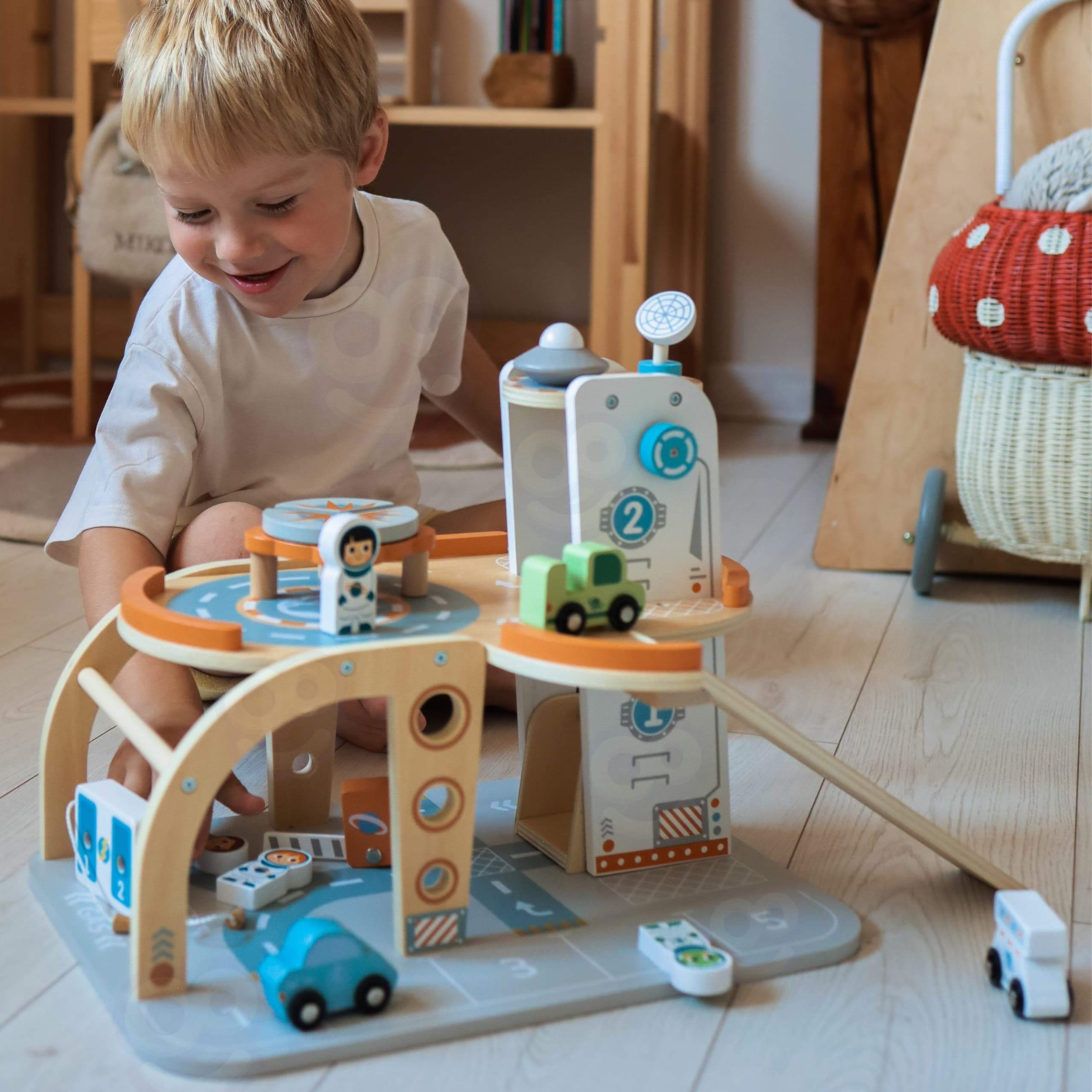 TOOKY TOY Drewniany Kosmiczny Parking  Stacja Kosmiczna