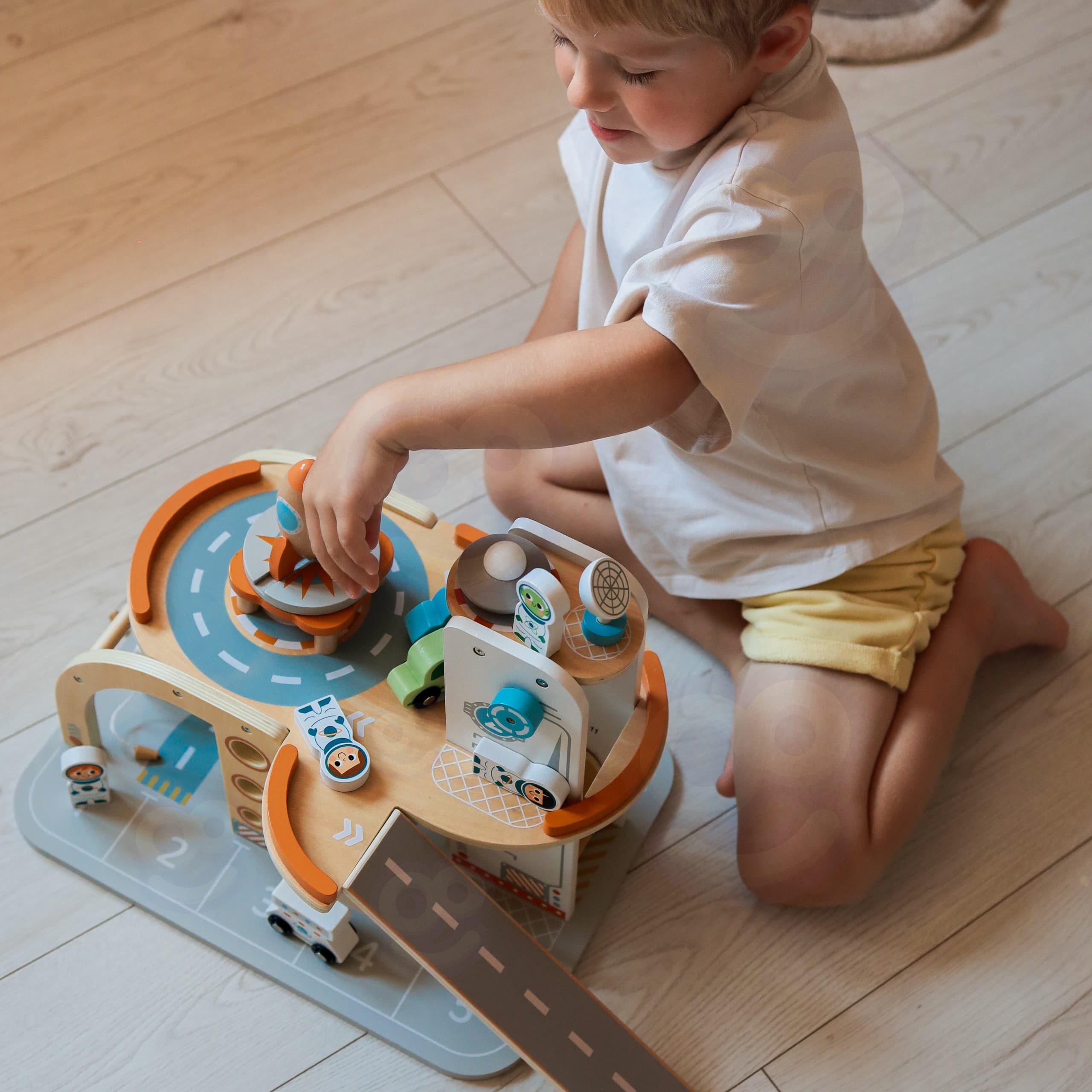 TOOKY TOY Drewniany Kosmiczny Parking  Stacja Kosmiczna