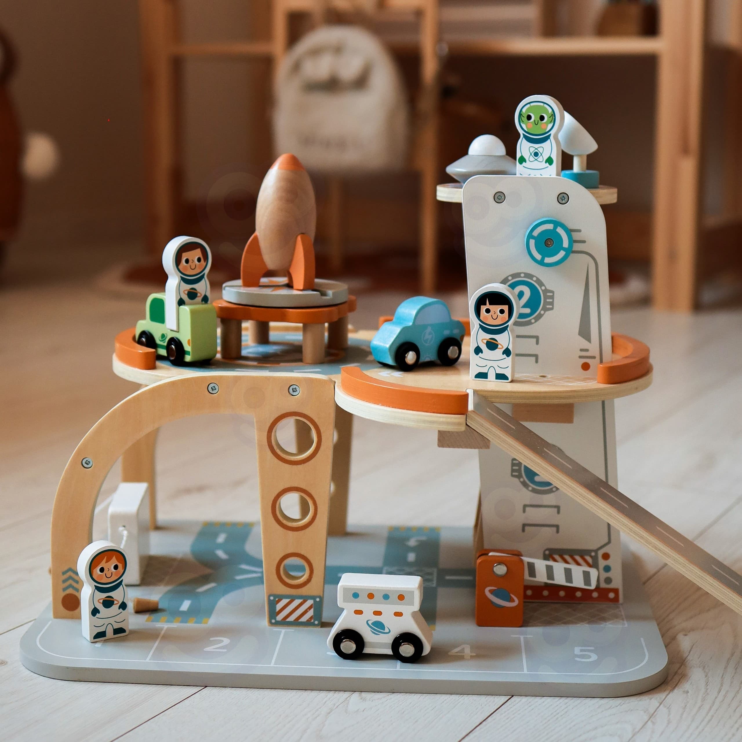 TOOKY TOY Drewniany Kosmiczny Parking  Stacja Kosmiczna