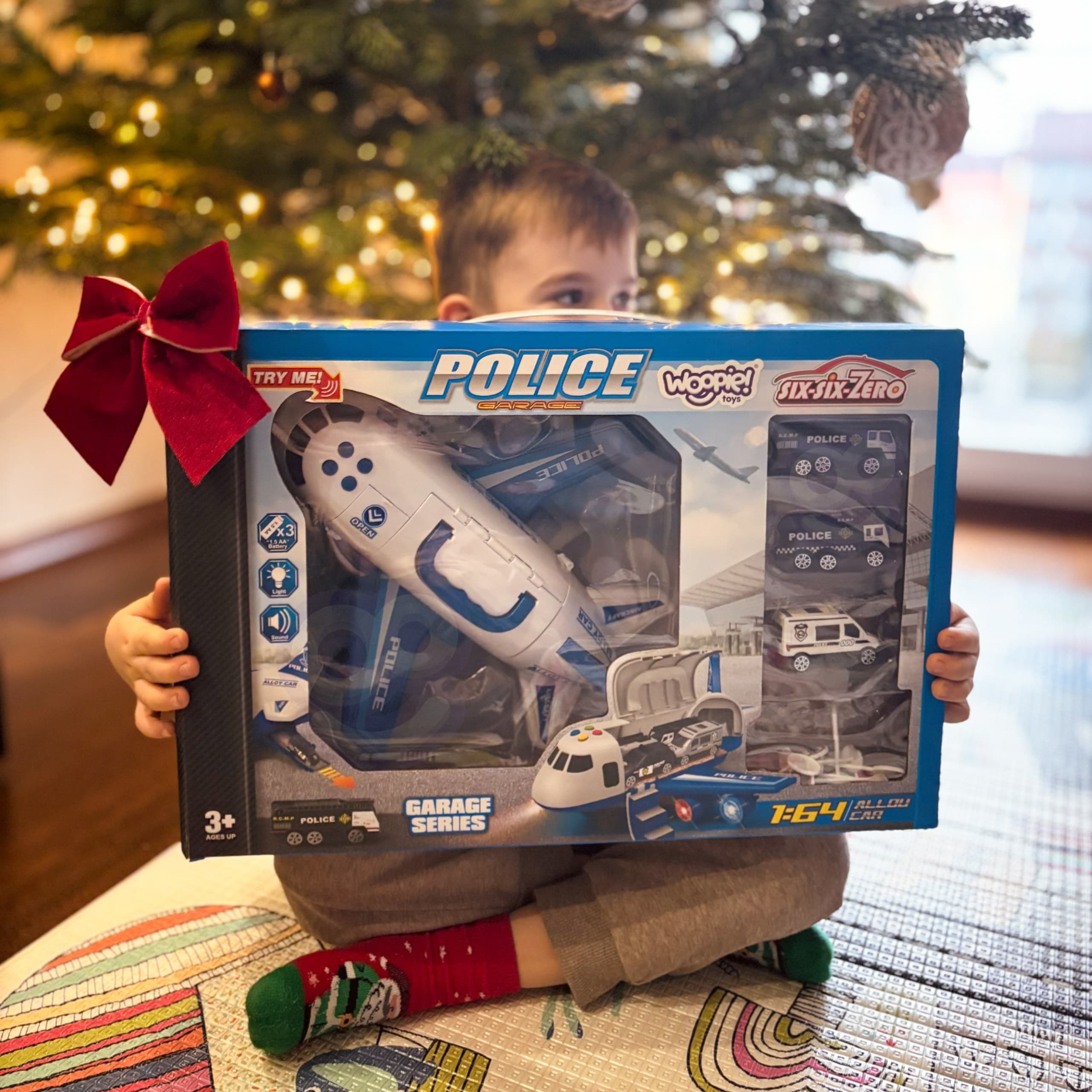 WOOPIE Samolot Rozkładany Transporter Policja z 3 Autami Policyjnymi Zestaw XL Znaki Drogowe